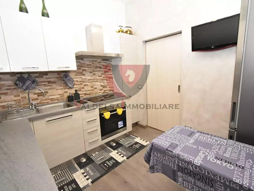 Immagine 12 di Appartamento in vendita  a Siena