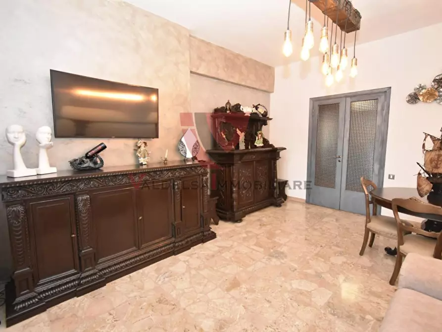 Immagine 2 di Appartamento in vendita  a Siena