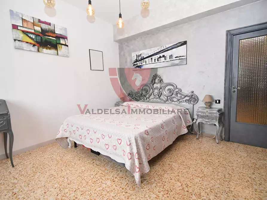 Immagine 6 di Appartamento in vendita  a Siena