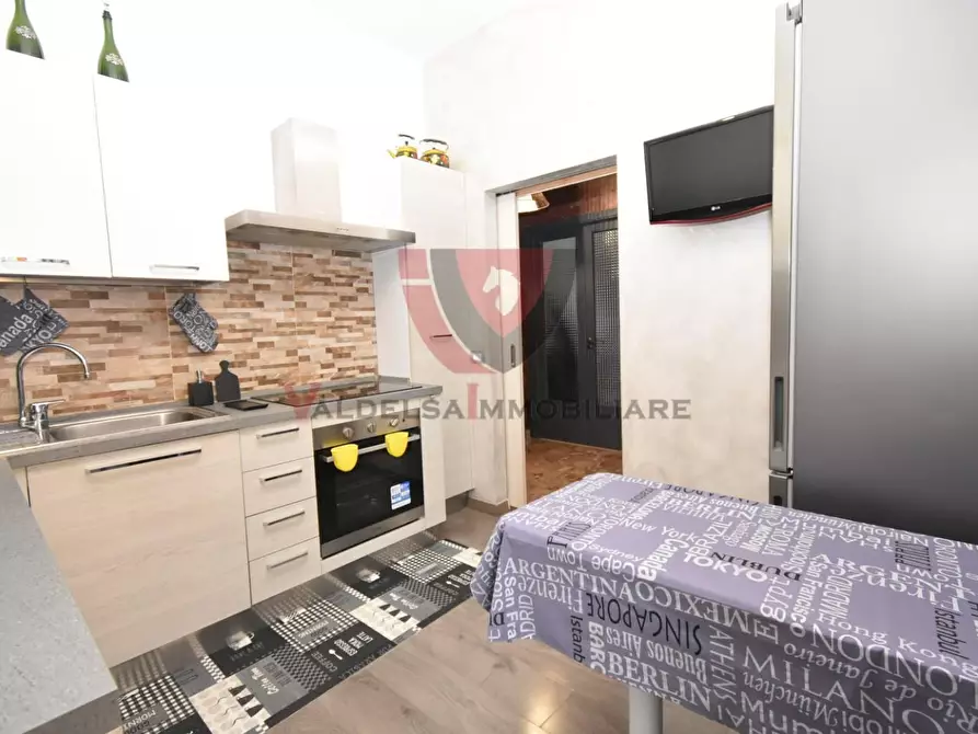 Immagine 13 di Appartamento in vendita  a Siena