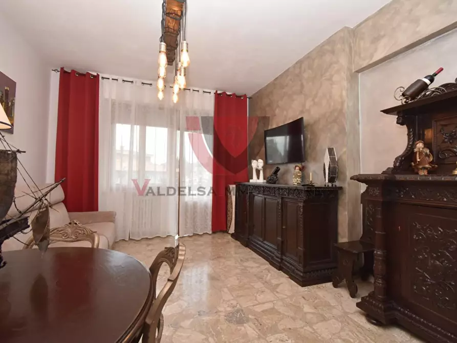 Immagine 4 di Appartamento in vendita  a Siena