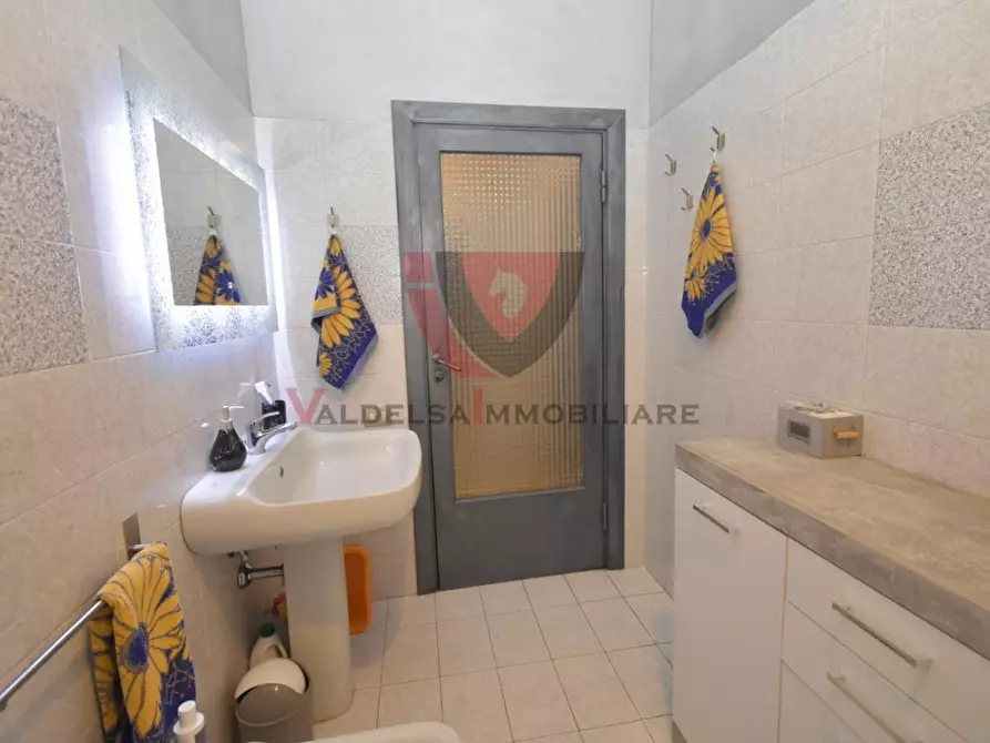 Immagine 37 di Appartamento in vendita  a Siena