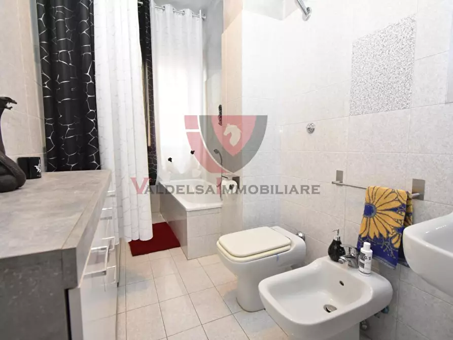 Immagine 34 di Appartamento in vendita  a Siena