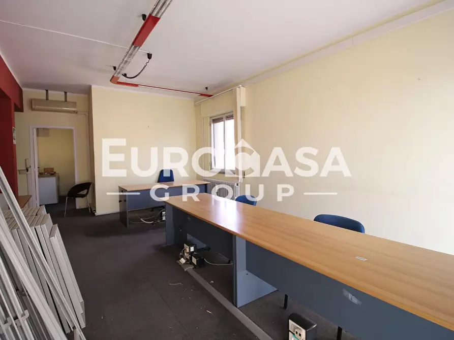 Immagine 9 di Locale commerciale in affitto  a Capannori