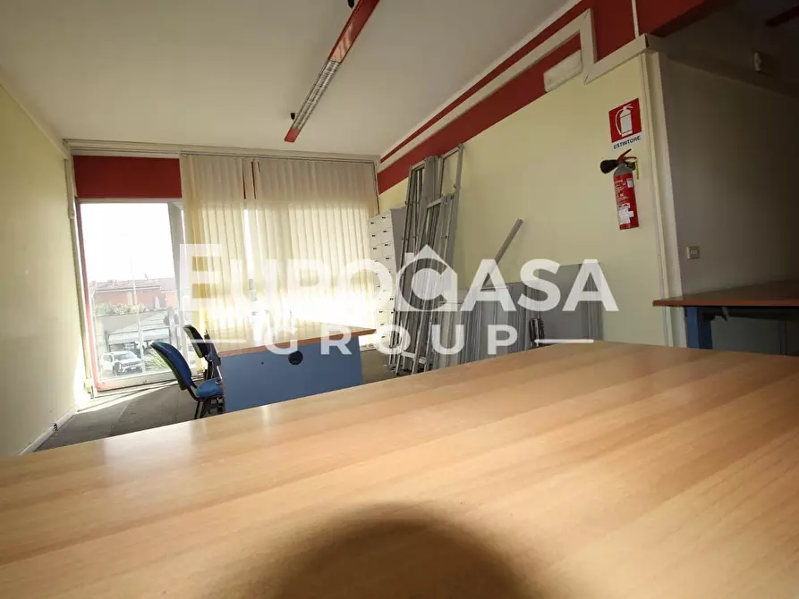 Immagine 7 di Locale commerciale in affitto  a Capannori