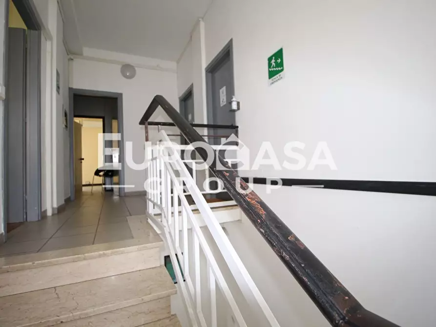 Immagine 20 di Locale commerciale in affitto  a Capannori