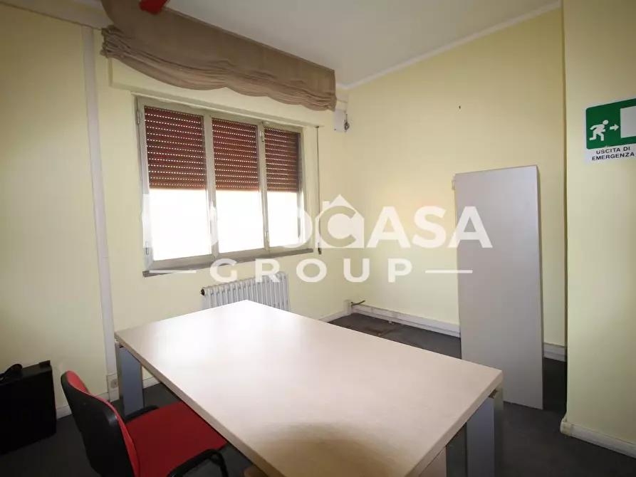 Immagine 11 di Locale commerciale in affitto  a Capannori