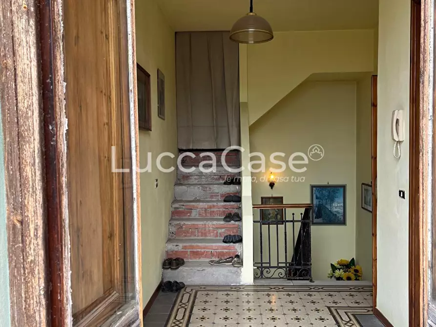 Immagine 3 di Villa in vendita  a Lucca