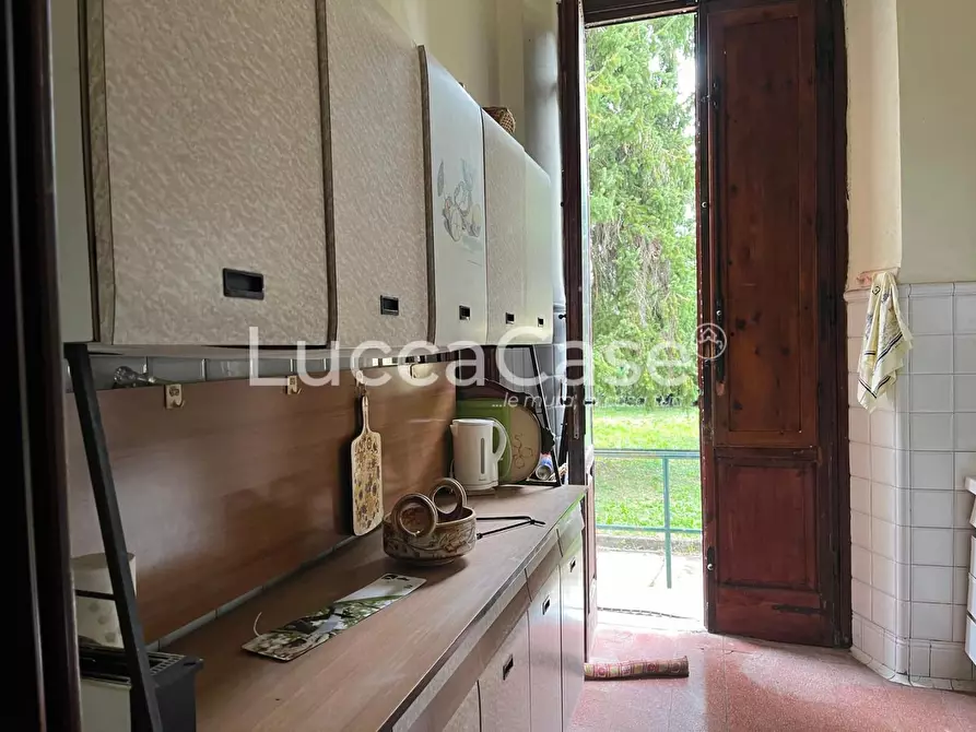 Immagine 4 di Villa in vendita  a Lucca