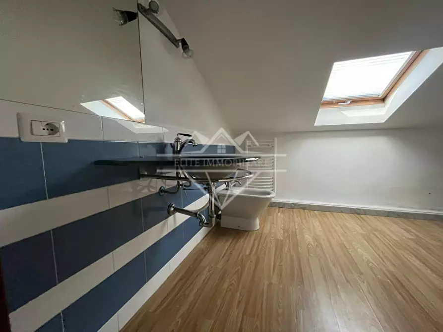 Immagine 11 di Casa semindipendente in vendita  a Carrara