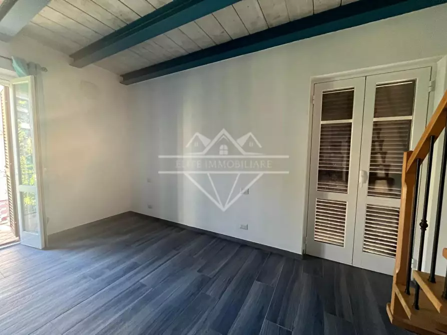 Immagine 13 di Casa semindipendente in vendita  a Carrara