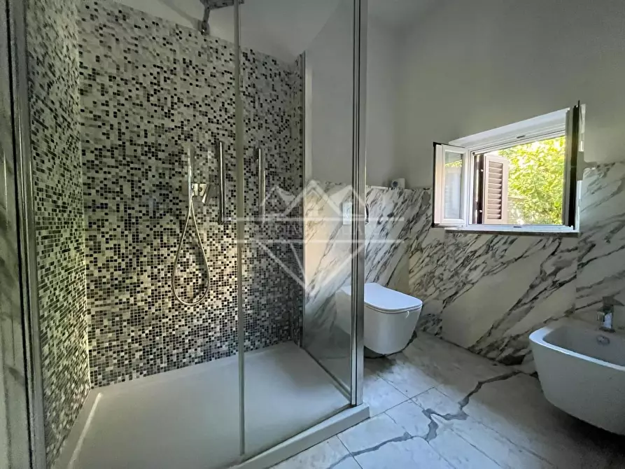 Immagine 3 di Casa semindipendente in vendita  a Carrara