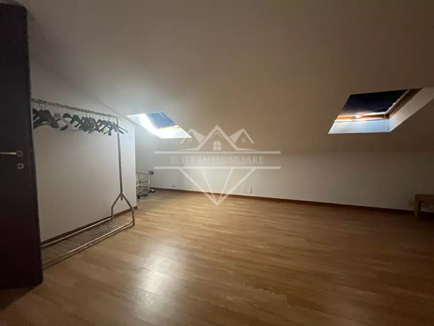 Immagine 12 di Casa semindipendente in vendita  a Carrara