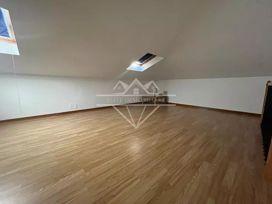 Immagine 15 di Casa semindipendente in vendita  a Carrara