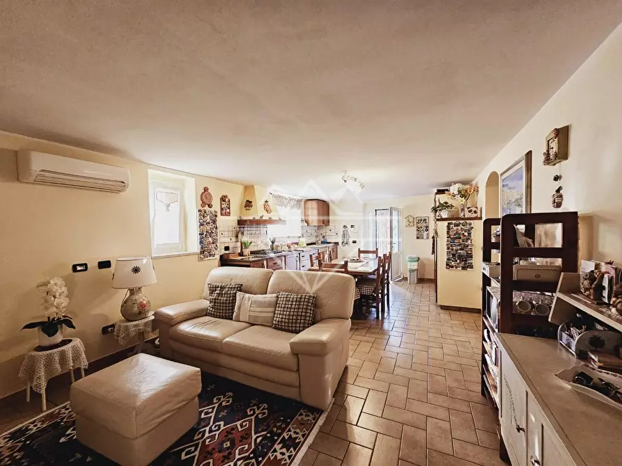 Immagine 21 di Villa in vendita  a Castelnuovo Magra