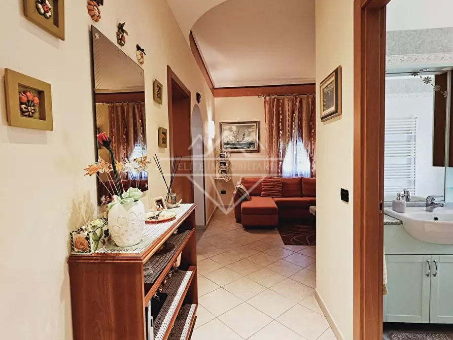 Immagine 36 di Villa in vendita  a Castelnuovo Magra