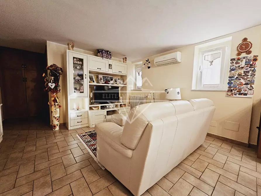 Immagine 24 di Villa in vendita  a Castelnuovo Magra