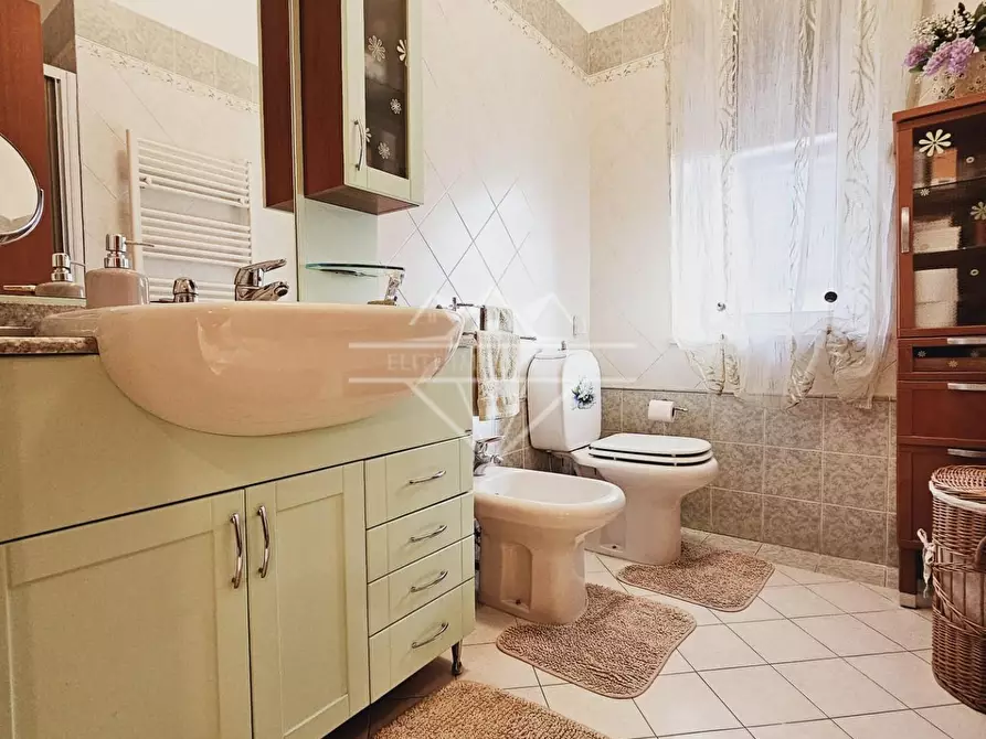 Immagine 43 di Villa in vendita  a Castelnuovo Magra