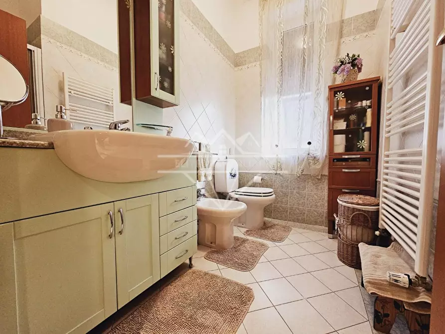 Immagine 48 di Villa in vendita  a Castelnuovo Magra