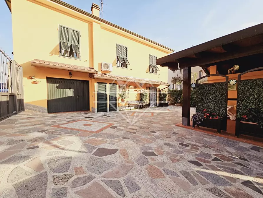 Immagine 53 di Villa in vendita  a Castelnuovo Magra