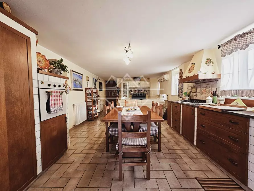 Immagine 20 di Villa in vendita  a Castelnuovo Magra