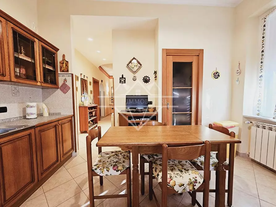 Immagine 41 di Villa in vendita  a Castelnuovo Magra