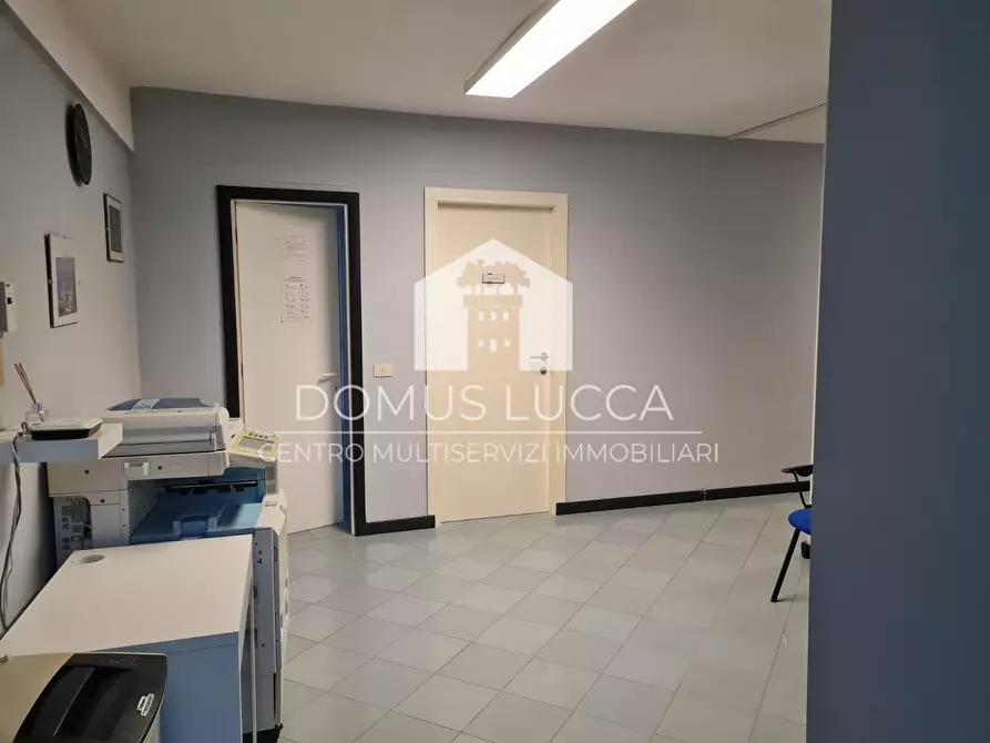 Immagine 3 di Appartamento in affitto  a Lucca