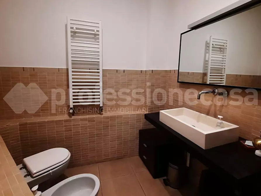 Immagine 26 di Laboratorio in vendita  a Cascina