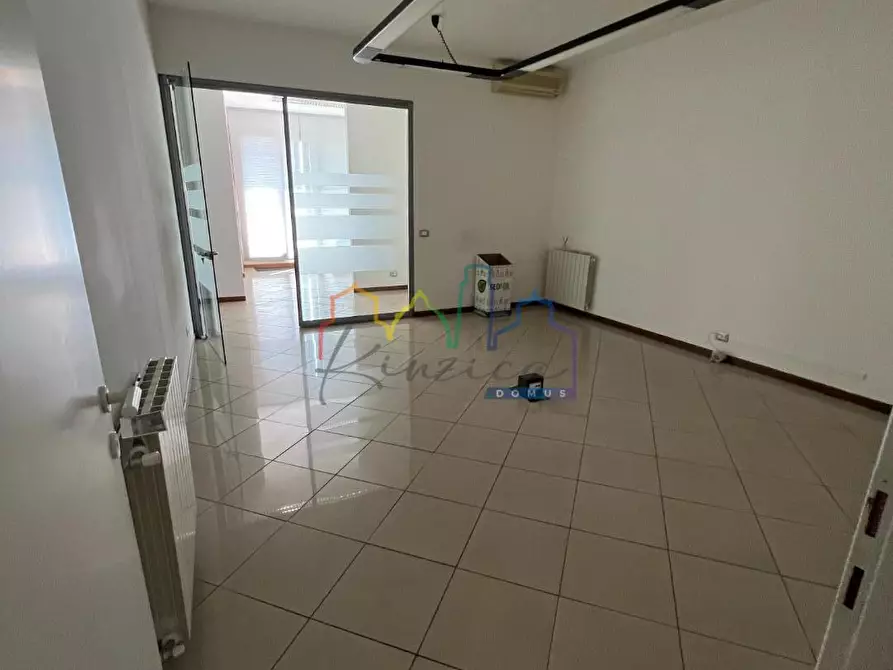 Immagine 15 di Ufficio in affitto  a Pisa