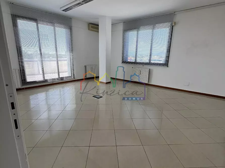 Immagine 10 di Ufficio in affitto  a Pisa