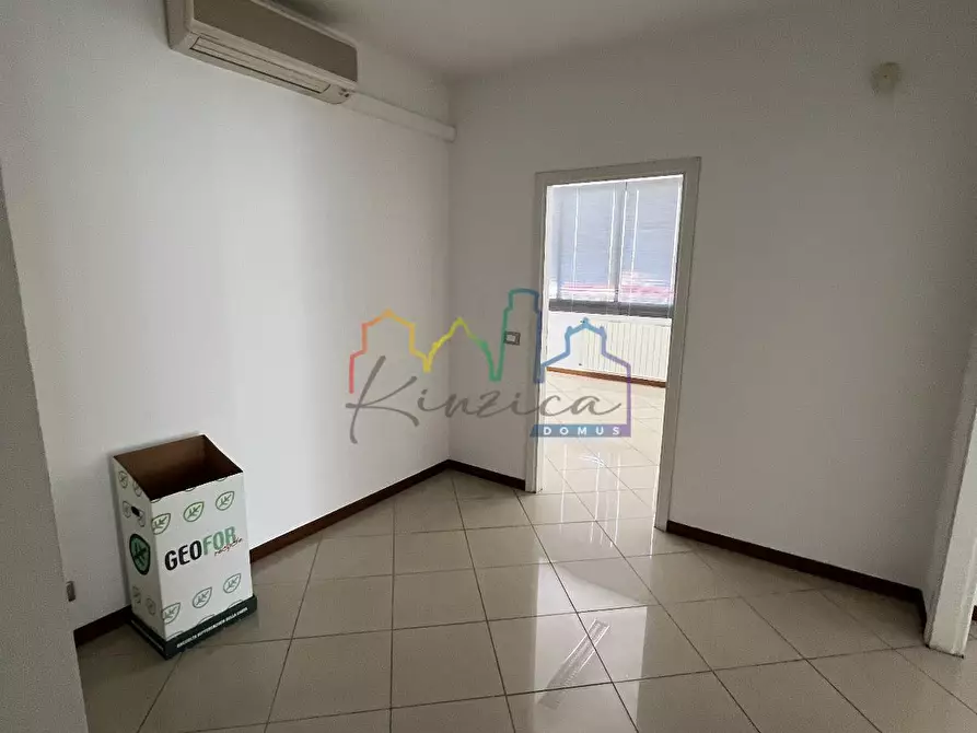 Immagine 7 di Ufficio in affitto  a Pisa