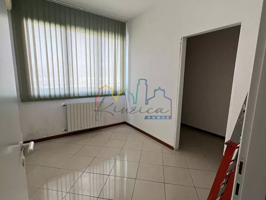 Immagine 12 di Ufficio in affitto  a Pisa