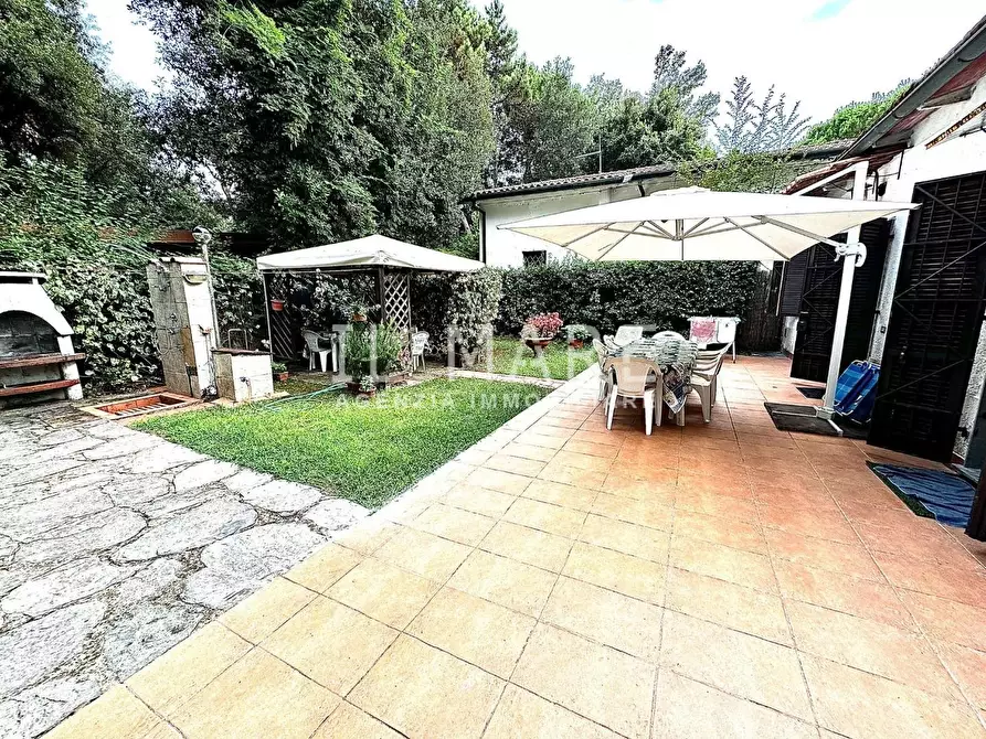 Immagine 2 di Casa indipendente in vendita  a Massa