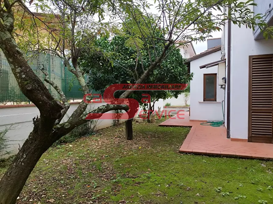 Immagine 2 di Casa trifamiliare in vendita  a Montecatini Terme