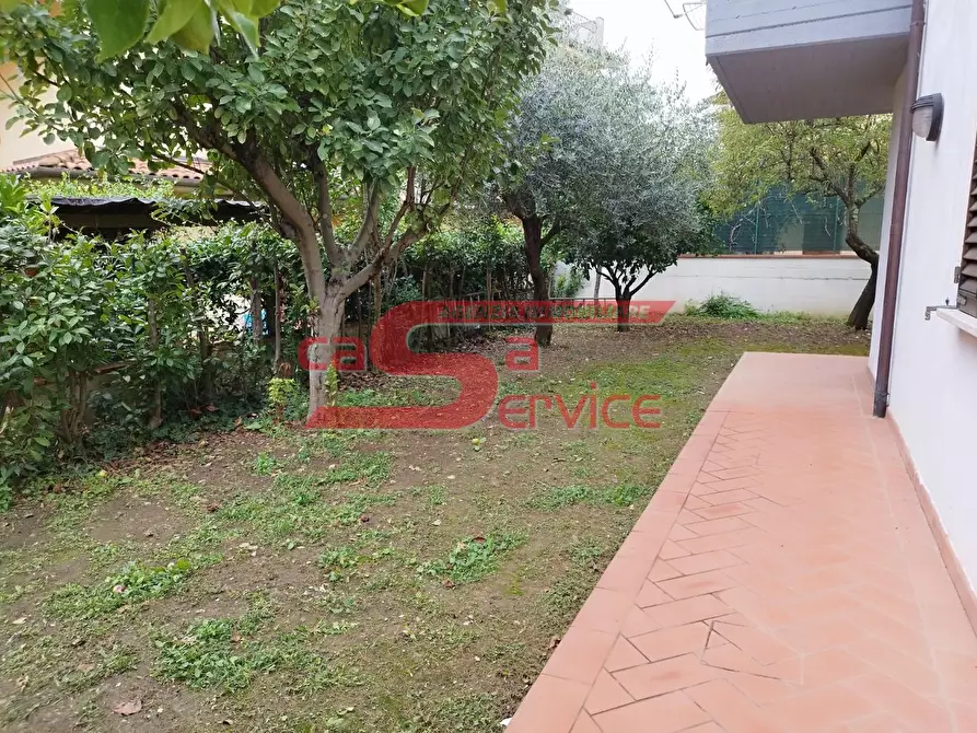 Immagine 3 di Casa trifamiliare in vendita  a Montecatini Terme