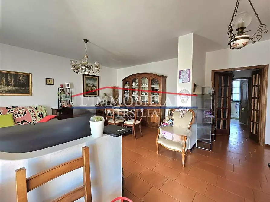 Immagine 2 di Appartamento in vendita  a Massa