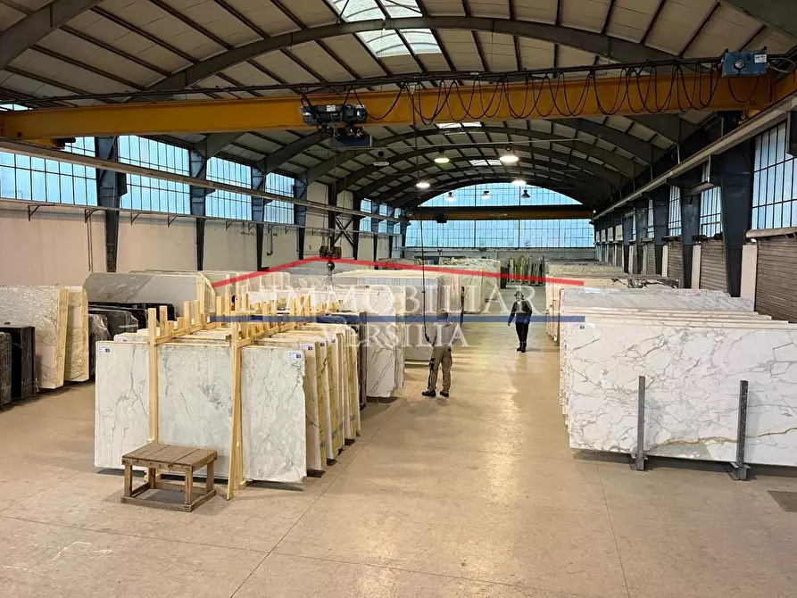 Immagine 3 di Attività artigianale in vendita  a Massa