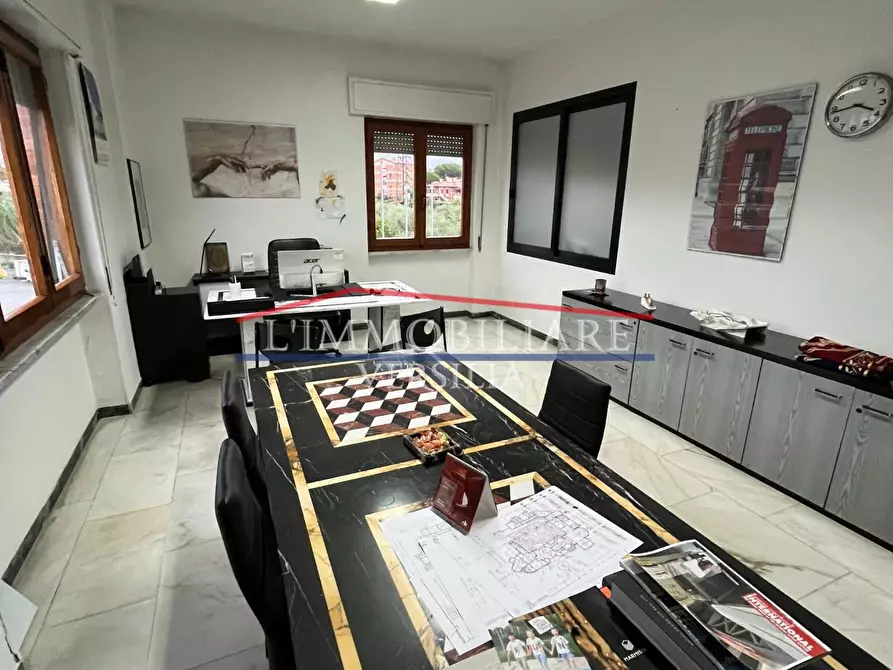 Immagine 11 di Attività artigianale in vendita  a Massa