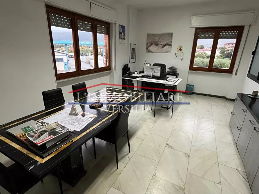 Immagine 12 di Attività artigianale in vendita  a Massa