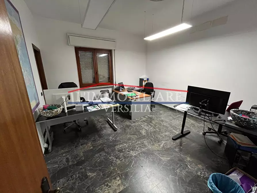 Immagine 18 di Attività artigianale in vendita  a Massa