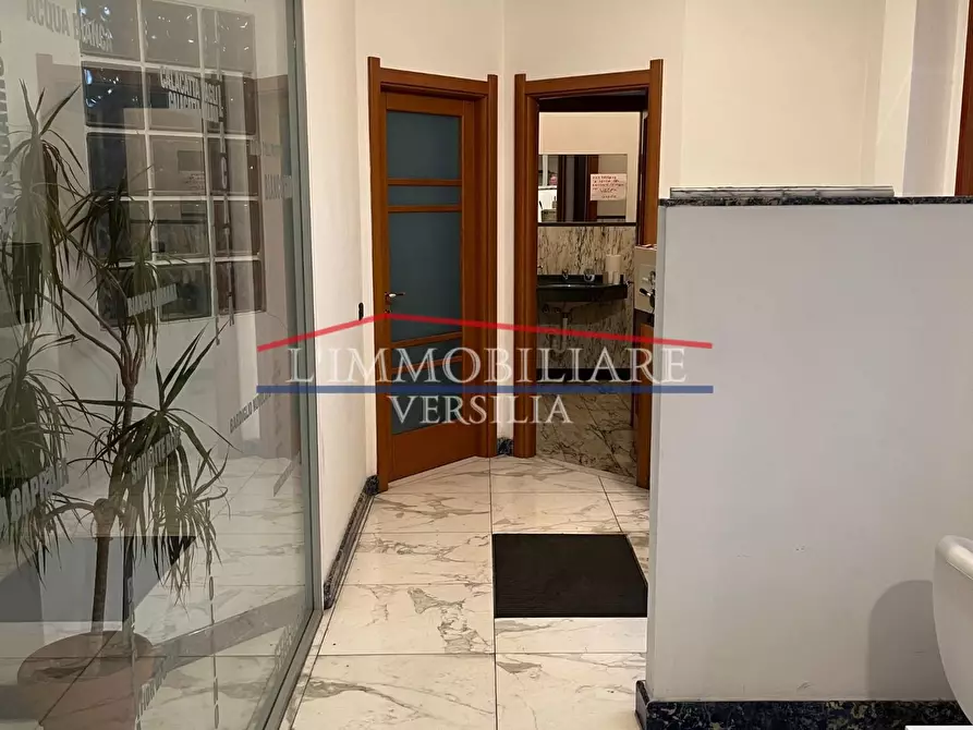 Immagine 7 di Attività artigianale in vendita  a Massa