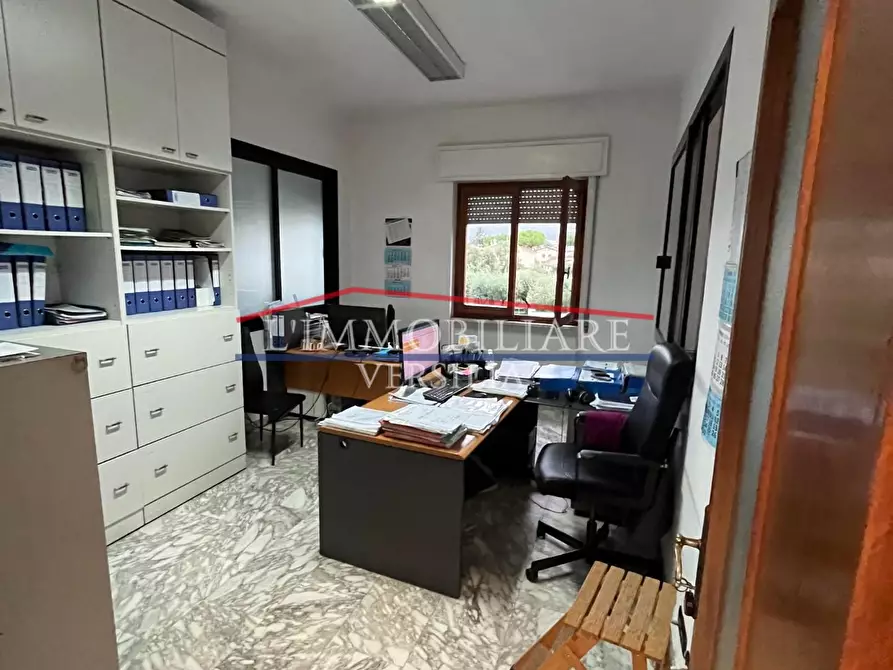 Immagine 15 di Attività artigianale in vendita  a Massa