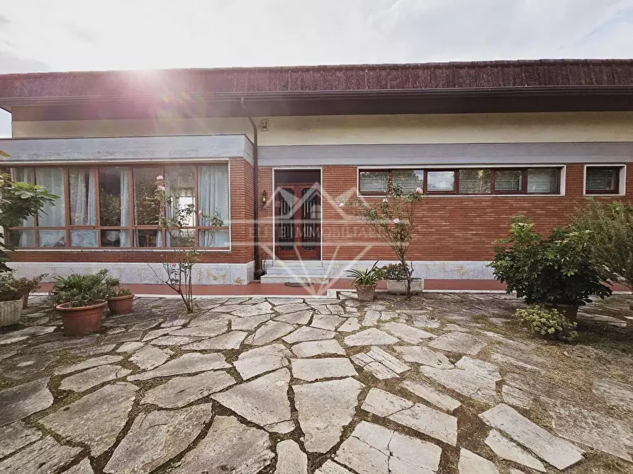 Immagine 24 di Casa indipendente in vendita  a Massa