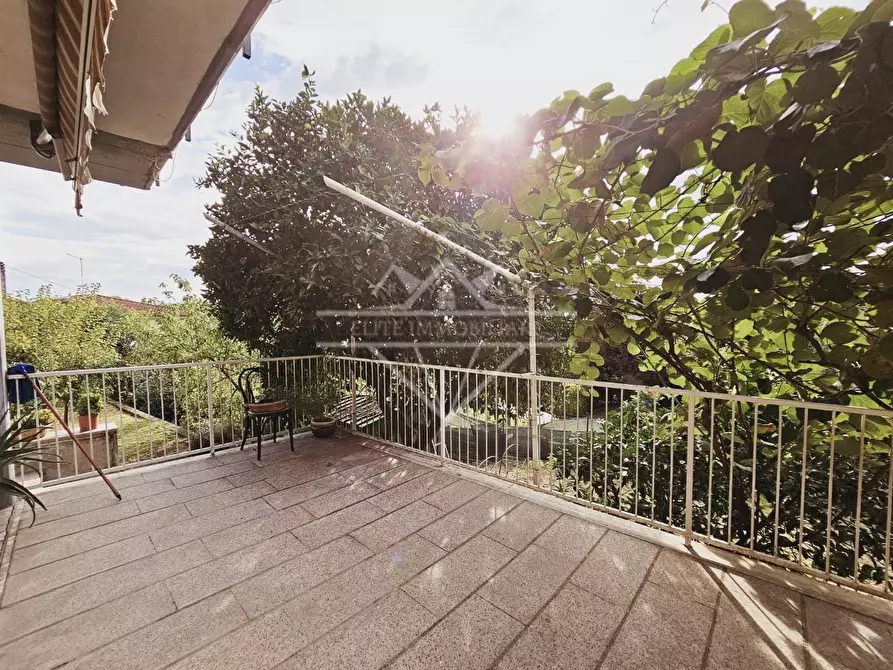 Immagine 40 di Casa indipendente in vendita  a Massa