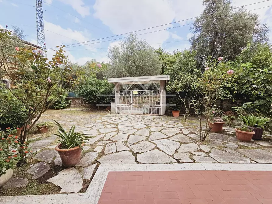 Immagine 14 di Casa indipendente in vendita  a Massa