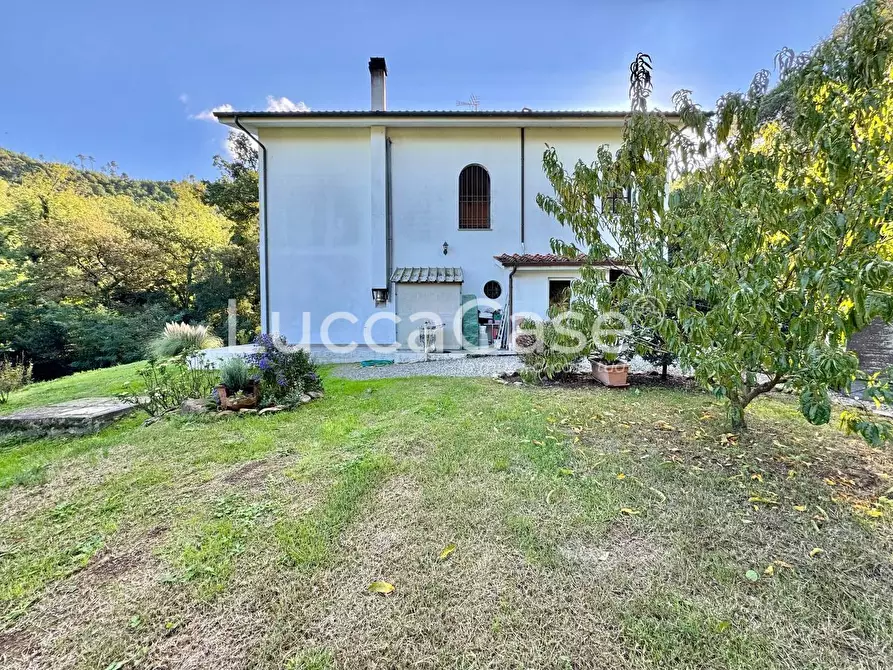 Immagine 13 di Villa in vendita  a Capannori