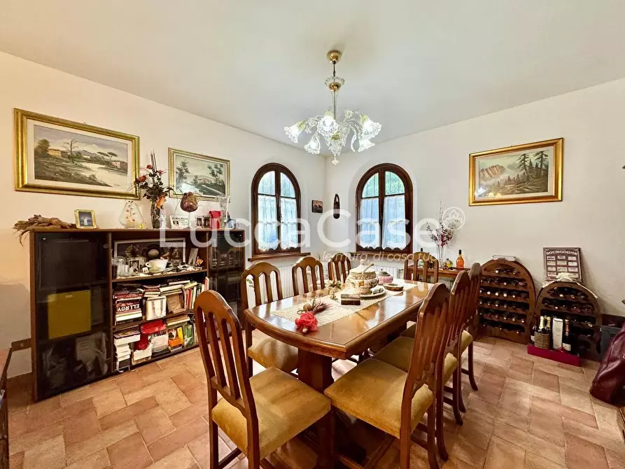 Immagine 34 di Villa in vendita  a Capannori