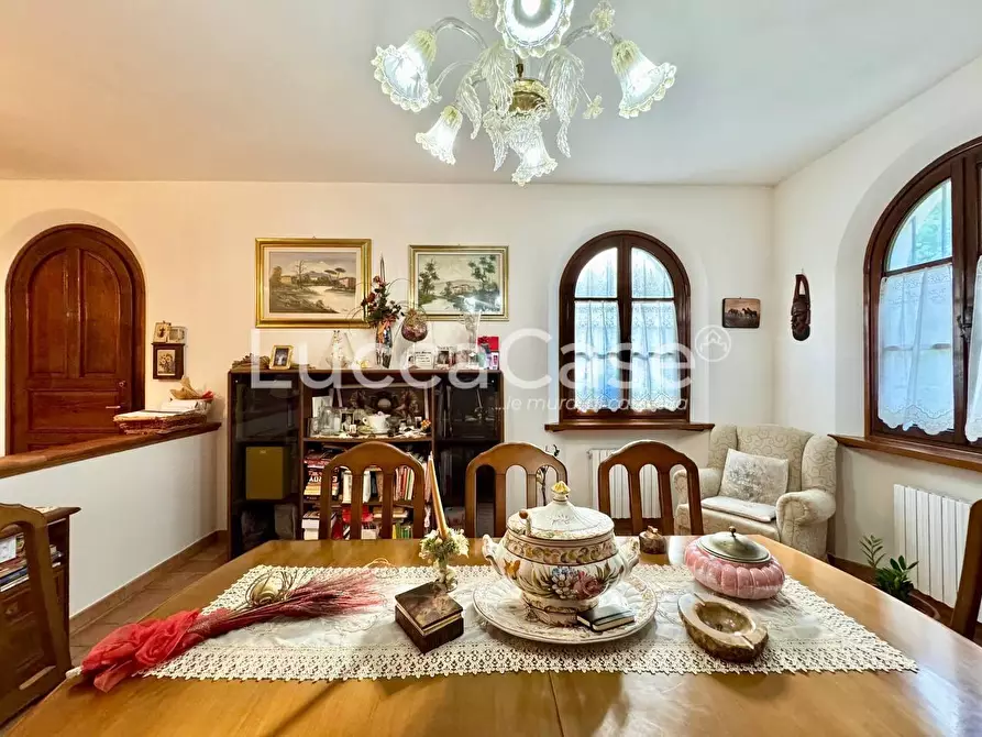 Immagine 33 di Villa in vendita  a Capannori