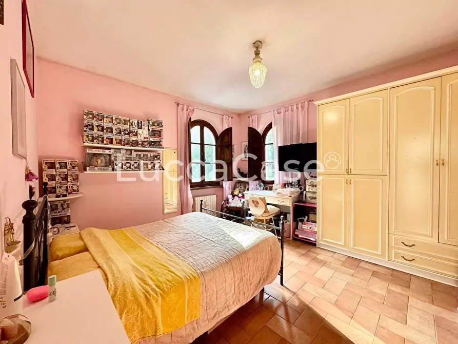 Immagine 60 di Villa in vendita  a Capannori