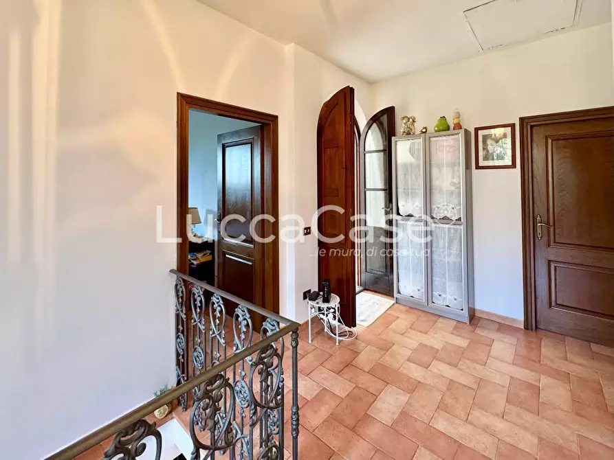 Immagine 49 di Villa in vendita  a Capannori